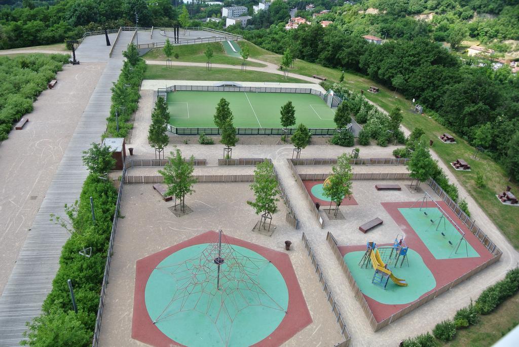A L'Oree Du Bois Rillieux-la-Pape Phòng bức ảnh